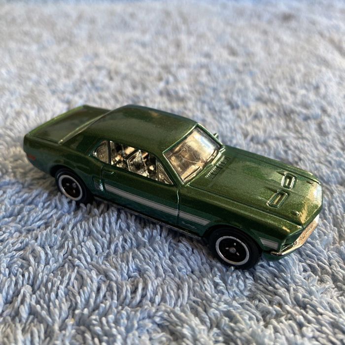Matchbox 1968 Ford Mustang 4x4 Off-Road Diecast Car - With Flashing Light