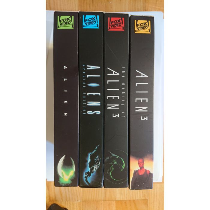 Amazon.co.jp: エイリアン3(日本語吹替版) [VHS] : シガニー