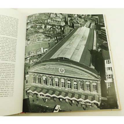 John Betjeman Londons Historic Railway Stations 2002 Illustrated Book HB