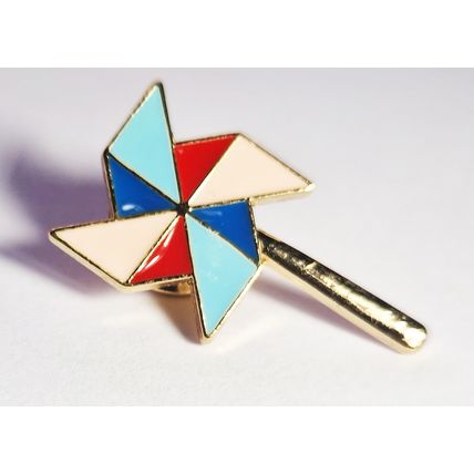 Novelty Cartoon Childrens Pinwheel Fan Spinner Metal Lapel Pin Badge Cute