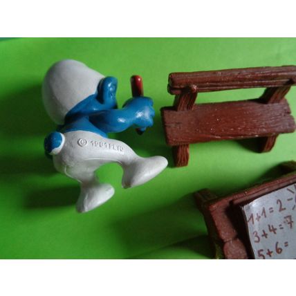 Boxed schoolboy super smurf with desk and bench