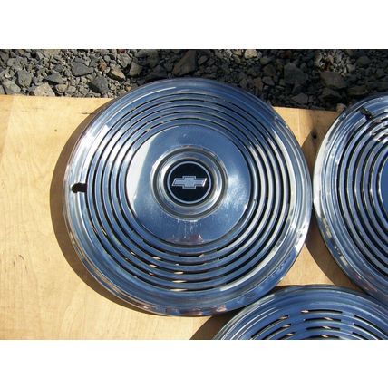 1971 CHEVROLET CAPRICE 15" HUBCAPS MONTE CARLO (1)