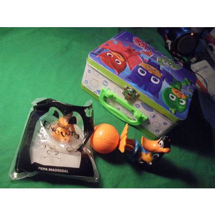 PJMASKS Metal Lunchbox & TWO FREE TOYS! $14.00 Shipped! This Lunch Box is in...