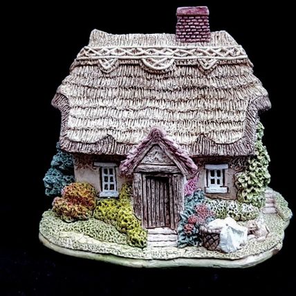 Lilliput Lane Wash Day Cottage Thatched Collectable Vintage Ornament