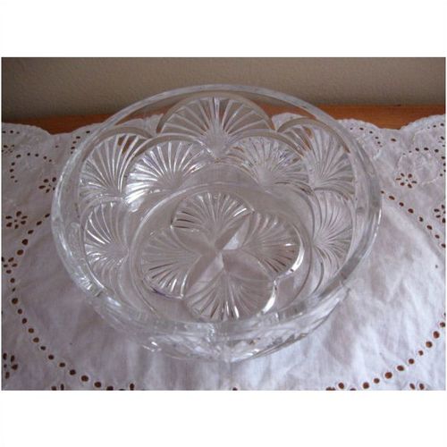 Heavy Glass Serving Bowl With Fan Design