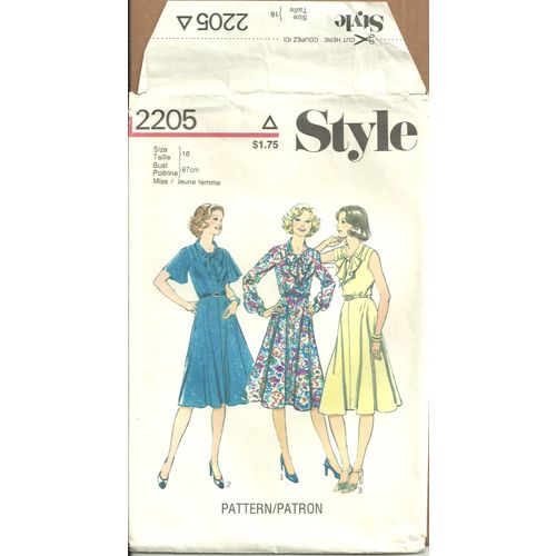 Style 2205 Sewing Pattern Misses' Dress Back Zipper Closure Size 16 Eur. 42 Used