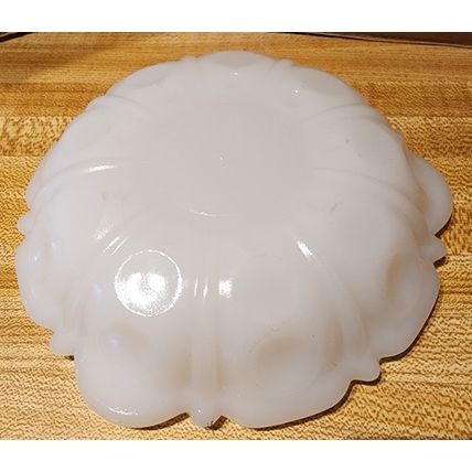 Vintage Small Milk Glass 5.5" Decorative Candy Dish? Ashtray?