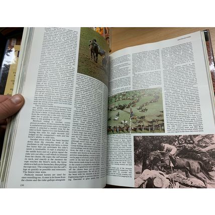 1981 "ENCYCLOPEDIA OF THE HORSE" HEAVY LARGE ILLUSTRATED HARDBACK BOOK (P7)