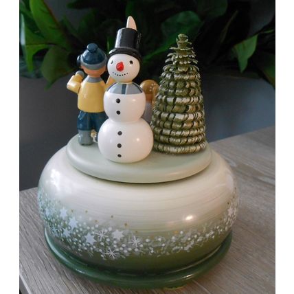 German Erzgebirge Werkstattan Olbenhau entitled Winterfrueden/Ski music box