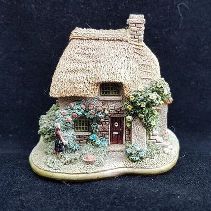 Lilliput Lane Rose Bouquet Cottage Thatched Vintage Ornament