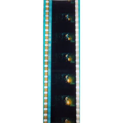 Pk GEB -D - MIX - Gb 043Q . 1 STRIP OF 5 - 35MM FILM CELLS. ( NOES )