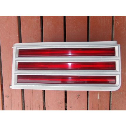 1980 81 82 83 Chrysler Cordoba RH Taillight OEM 4076716 4076712