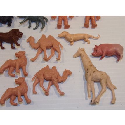 Plastic Toys MUSCLE Men, Jungle Zoo Safari Animals GI Joe Lot of 18 Hong Kong