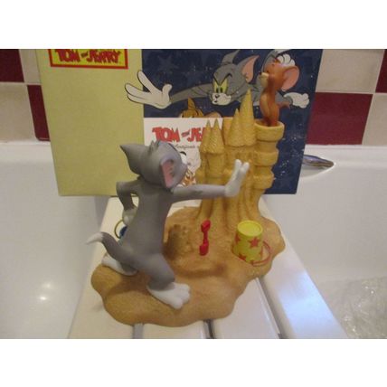 WEDGWOOD LOONEY TUNES Tom and Jerry 'King of the Castle' FIGURINE - Ltd Ed BNIB