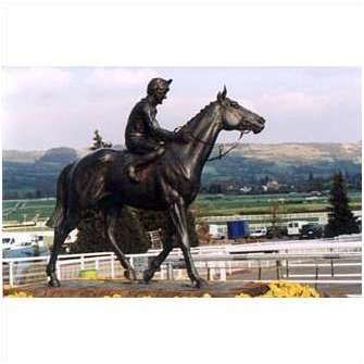 Horseracing photo DAWN RUN STATUE Cheltenham