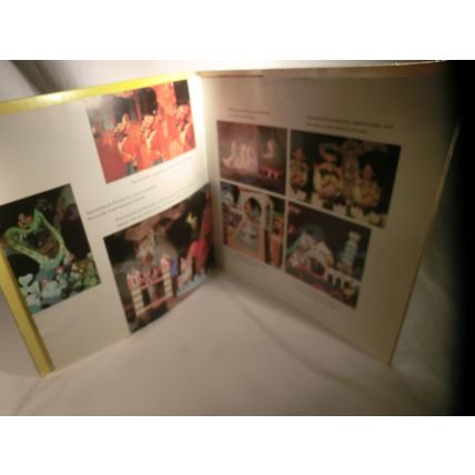 WALT DISNEY - IT'S A SMALL WORLD - Vinyl -Very Good - DISNEYLAND #3925 *