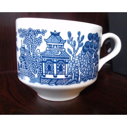 English "Blue Willow" cup - Great Condition