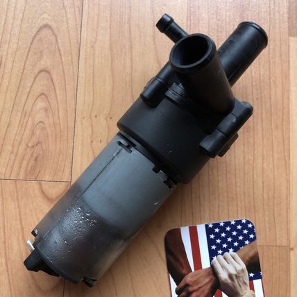 Genuine 1994-2003 Bosch Mercedes-Benz Coolant Re-Circulator Pump 001-835-35-64