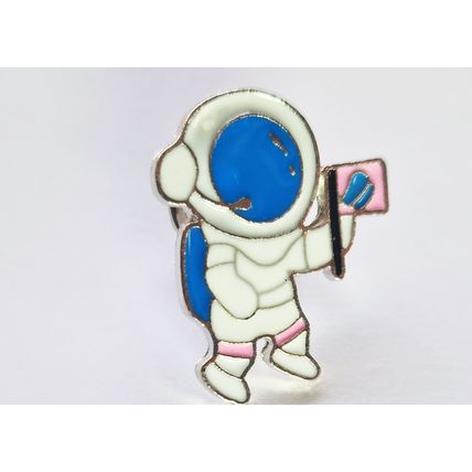Novelty Spaceman Astronaut cartoon metal novely lapel pin badge