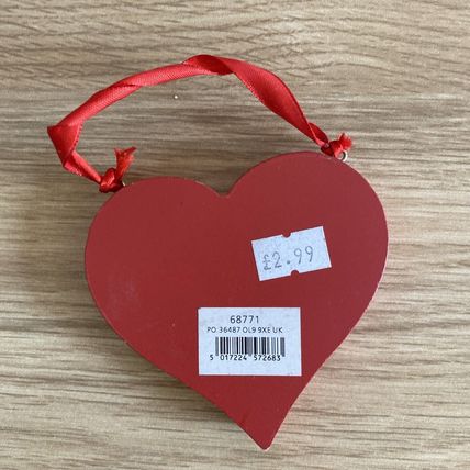Always kiss me good night wood door hang heart shape red colour