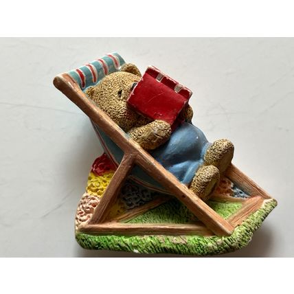 FRIDGE MAGNET - BEAR IN DECKCHAIR