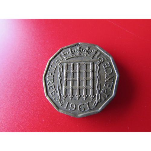 1961 QUEEN ELIZABETH II BRASS THREEPENCE - COIN - 3 FREE POST. AY
