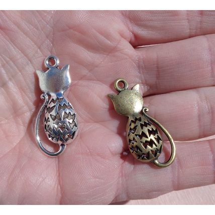 2 Cat Pendant Charms Double Sided 35x15mm Silver Brass Color 3D Filigree
