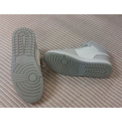 Grey & white trainers unisex size UK 6.5