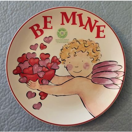 BE MINE VALENTINE'S DAY PLATE SHOWS CUPID HOLDING A BOWL OF RED & PURPLE HEARTS
