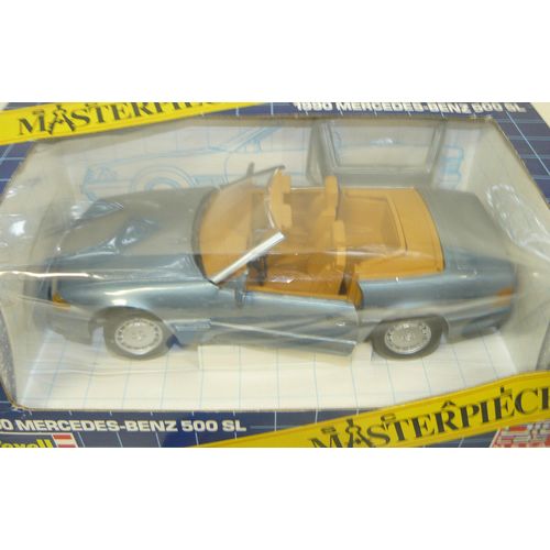 1/18 1990 Mercedes Benz 500SL, convertible withthe hard top, blue, new in the bo