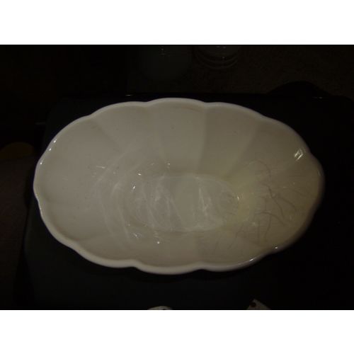 Vintage Haeger #17 White Scalloped Art Deco Ceramic Planter - 9 X 5 X 4