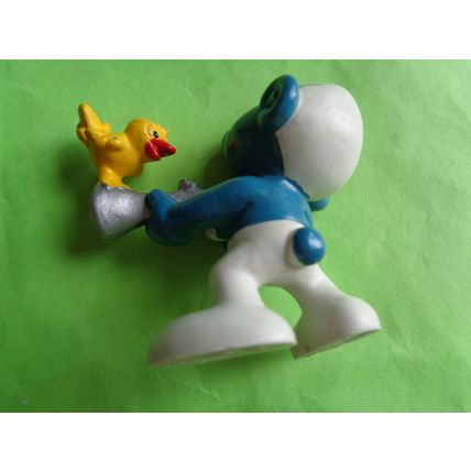 Hunter smurf with gun and bird
