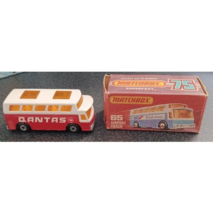 1976 " MATCHBOX 75,S.AIRPORT COACH,QUANTAS " ORIGINAL BOXED " UK FREEPOST