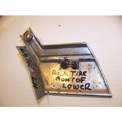 1969 CHRYSLER TOWN & COUNTRY LH FRONT OF REAR TIRE BODY TRIM #2902529