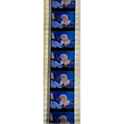 Pk GEB - W - MIX - E 0110f . 1 STRIP OF 5 - 35MM FILM CELLS. ( M )