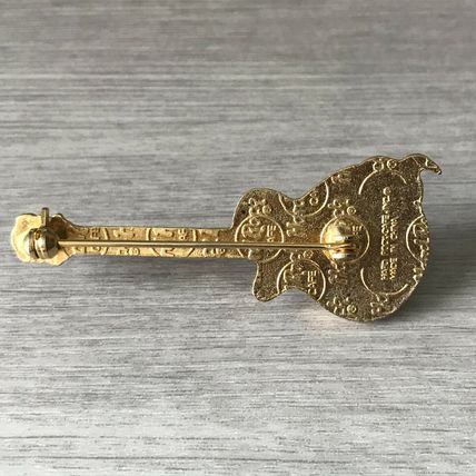 Hard Rock Cafe Atlanta peach White Gibson Guitar Pin Old version HRC MINT
