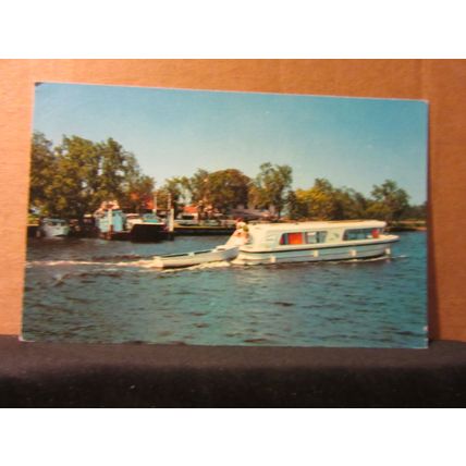 REEDHAM FERRY INN, NORFOLK BROADS unused postcard Colourmaster =