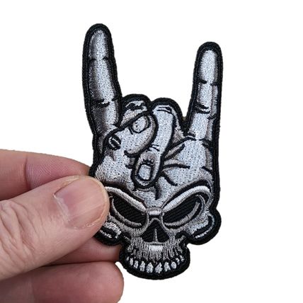 Skull Iron On Patch 7.5 cm x 4 cm Sew Patches Embroidered Badge Sew Biker P664