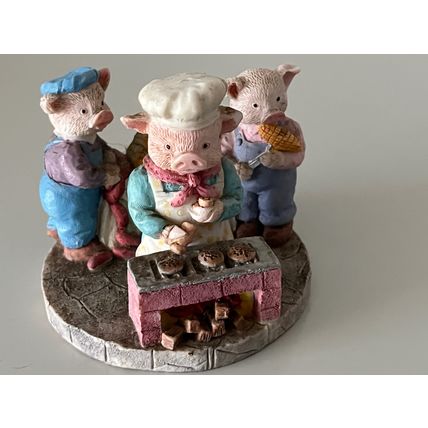 PIG KITCHEN SCENE ORNAMENT