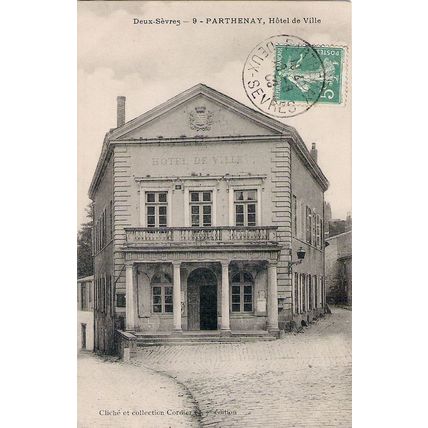 79 - Parthenay - Hôtel de ville