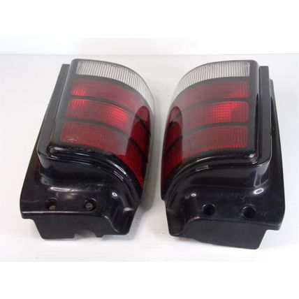 1991 92 93 94 95 Dodge Caravan Tail Lights OEM Voyager 4399724 4399725