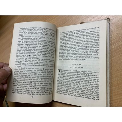 1946 1ST EDITION JOHN LODGE "BILL SEES IT THROUGH" FICTION HARDBACK BOOK (P2)