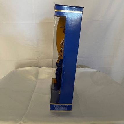 Mattel 1999 Barbie Doll Sydney 2000 Olympic Pin Collector Doll #26302