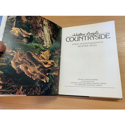 1983 "HEATHER ANGEL'S COUNTRYSIDE" PHOTO ILLUSTRATED HARDBACK BOOK (P5)