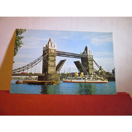 PLEASURE BOAT, TOWER BRIDGE, LONDON vintage unused postcard (a) #