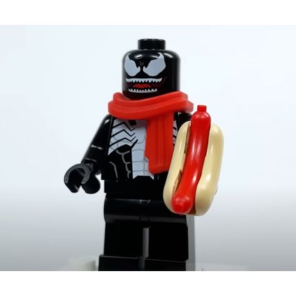 NEW Marvel Holiday Venom Minifigure with Hotdog and Hotdog Cart Mini Set
