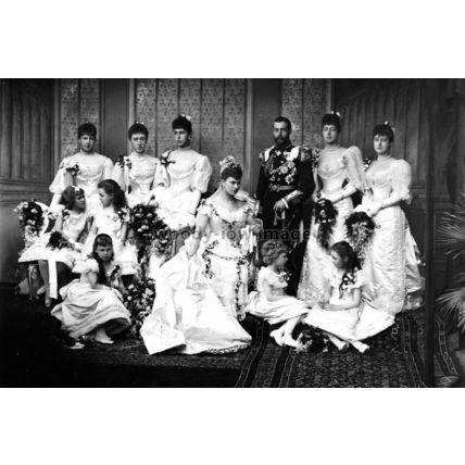 rs2175 - King George V & Queen Mary with all 10 of their bridesmaids - print 6x4