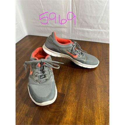 Nike Orive NM Women's Running Shoes Size 8 Multicolor Sneaker 677136-061