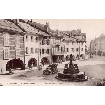 74 - THONES - la grande place