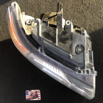 Land Rover LR2 Headlight Adaptive BI-XENON HID Right OEM LR057307